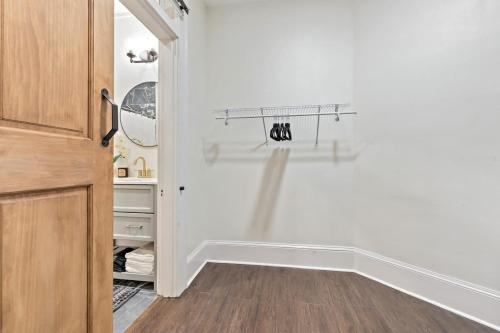 Modern Escape in Historic District - photo 19