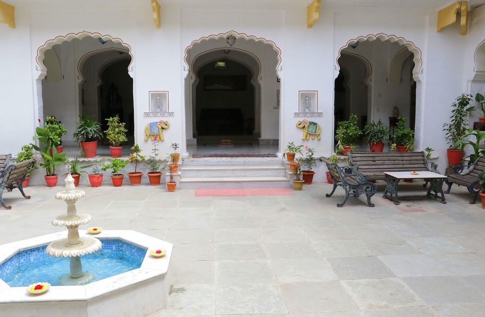 Dev Niwas - carbon neutral hotel in Bundi