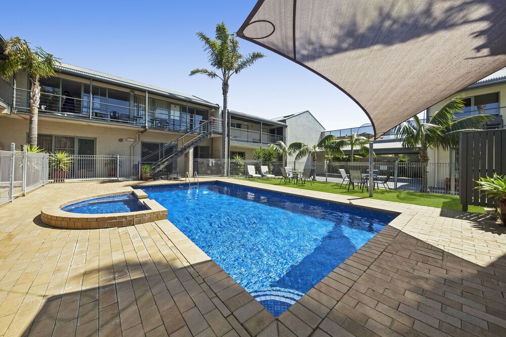 Moonlight Bay Apartments — 4-Star Luxury Hotel in Rye, Australia