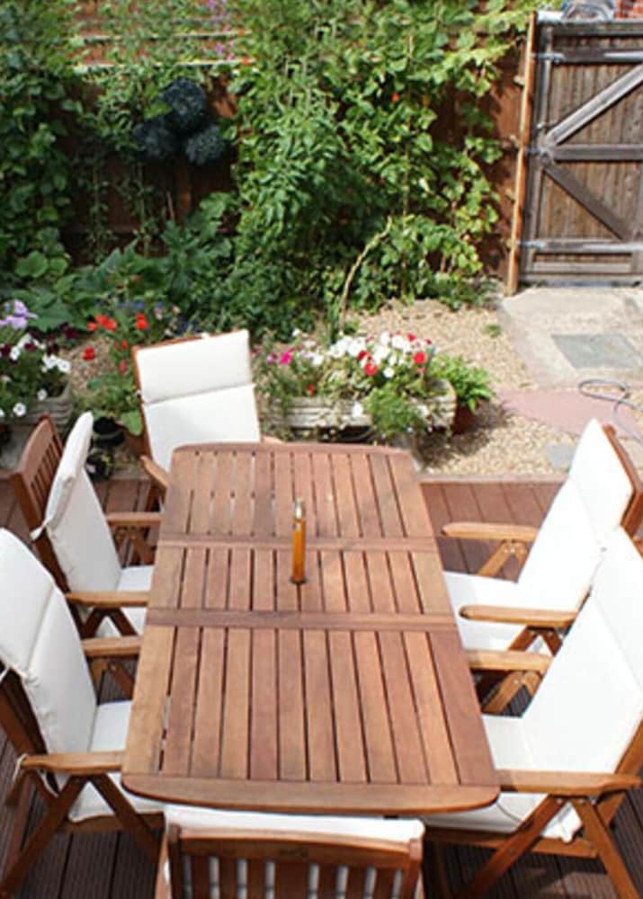 Coast Guest House — 4-Star Luxury Hotel in Eastbourne, United Kingdom