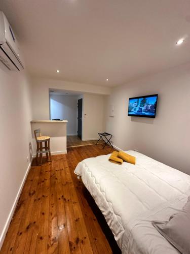 Chambre2 Face Au Donjon - carbon neutral hotel in Pons