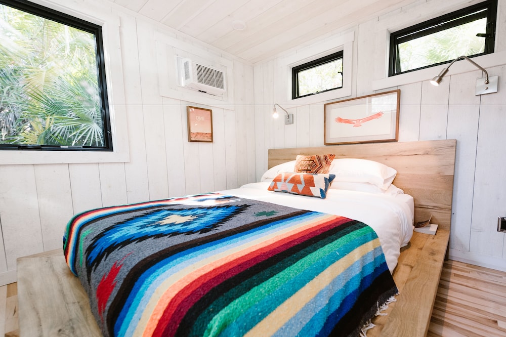 Caravan Outpost - photo 4
