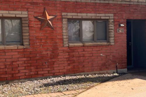 Southwestern charm minutes from everything 3 2 — hotel in Sierra Vista
