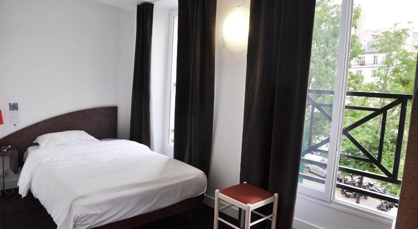 Hotel de la Tour - last minute hotel in Paris
