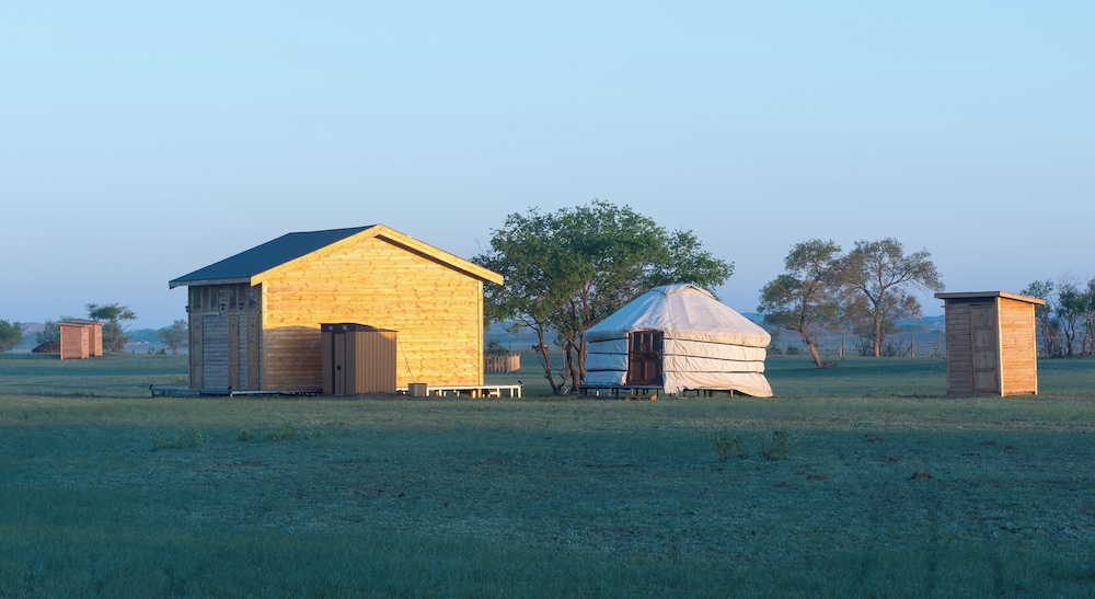 Gegeen Noor Nomad Camp — 4-Star Luxury Hotel in Xilin Hot, People's Republic of China