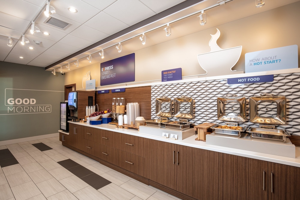 Holiday Inn Express & Suites Beloit by IHG - photo 37