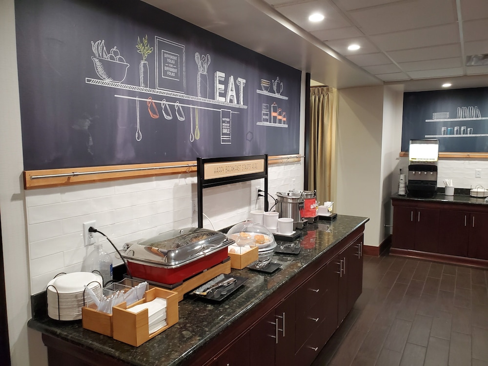 Hampton Inn & Suites Dayton Airport - photo 45