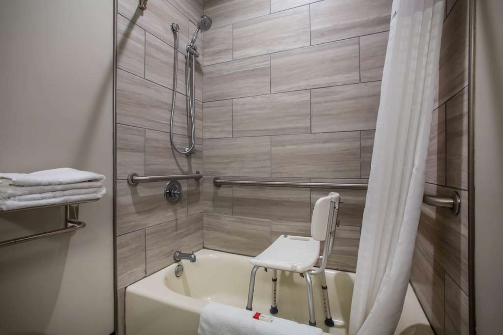 Super 8 by Wyndham St. Louis North - photo 13