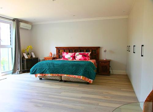 The Oak Suite