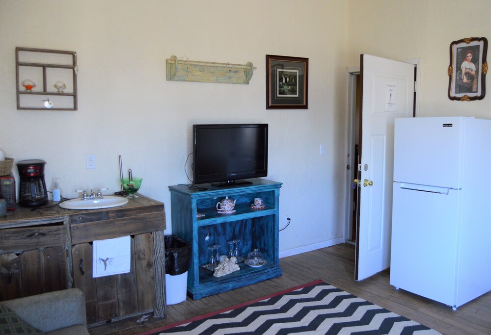 Holly Inn Suites - photo 17