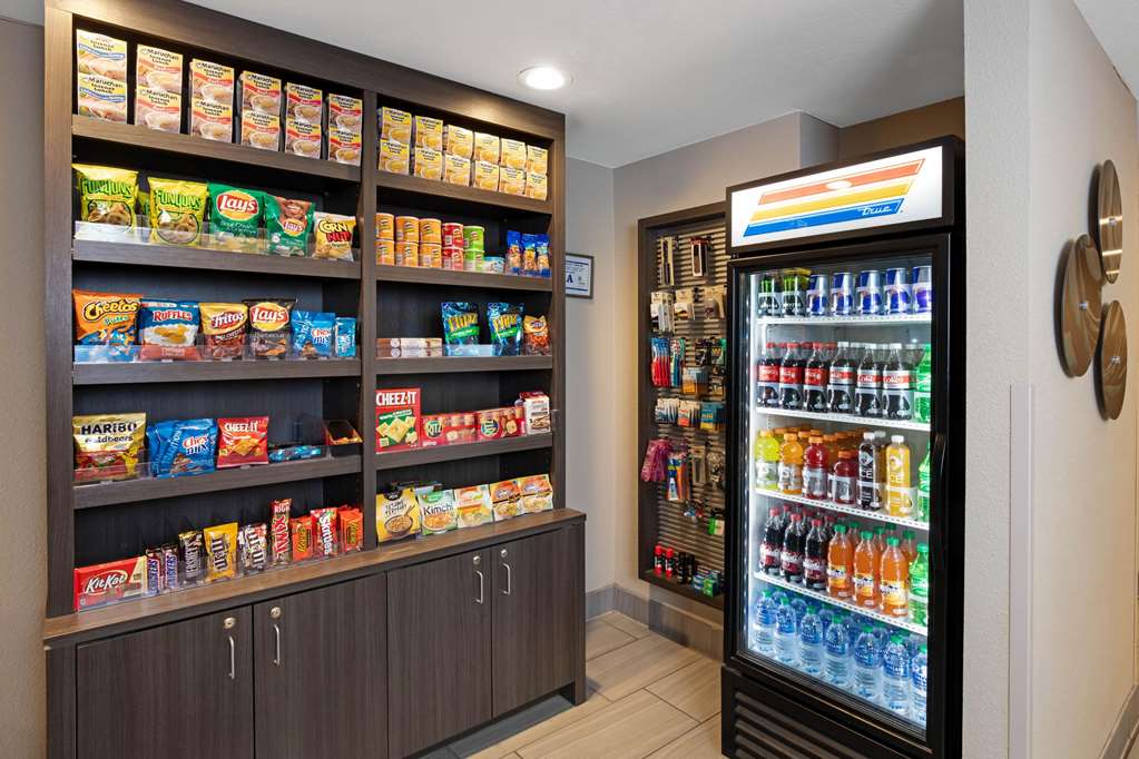 La Quinta Inn & Suites by Wyndham Las Vegas Nellis - photo 29