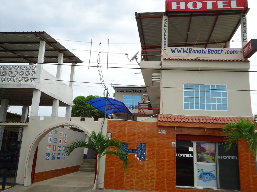 Ronabi Beach Hotel in Salinas, Ecuador