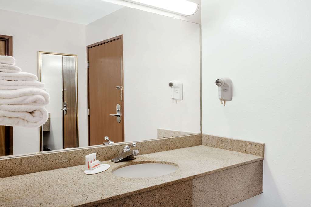Days Inn by Wyndham Dyersburg - photo 11