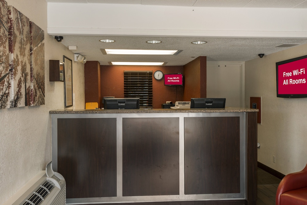 Red Roof Inn PLUS St Louis Forest Park Hampton Ave - photo 2