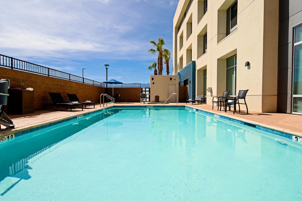 Holiday Inn Express & Suites Palm Desert Millennium by IHG - photo 21