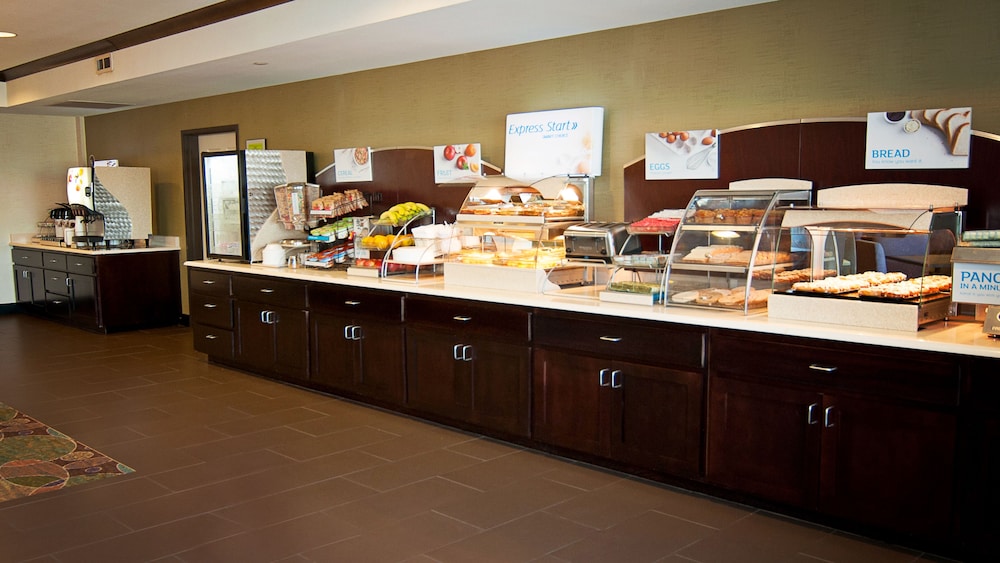 Holiday Inn Express & Suites Wichita Northeast by IHG - photo 20