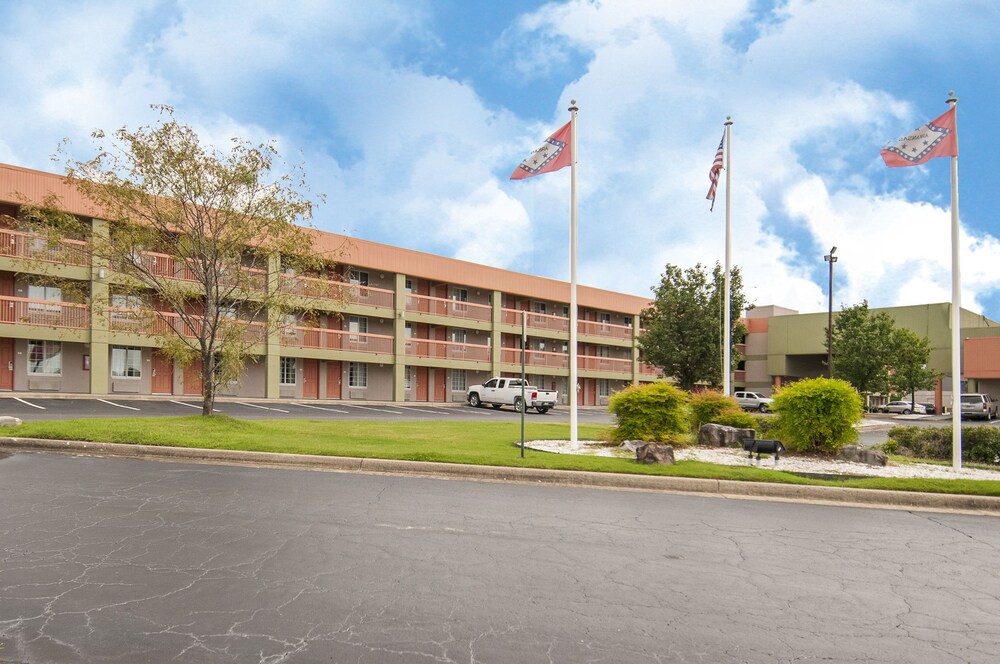 Super 8 by Wyndham Little Rock Otter Creek - photo 25