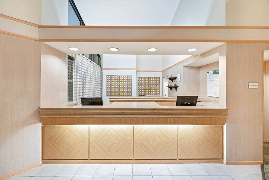 La Quinta Inn & Suites by Wyndham Salt Lake City Layton - photo 6