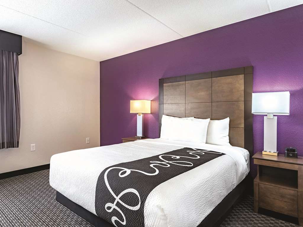 La Quinta Inn & Suites by Wyndham Columbia Fort Meade - photo 14
