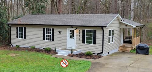 Walkable Waxhaw - carbon neutral hotel in Marvin