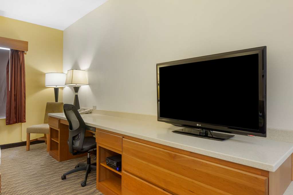 Best Western Plus Park Place Inn & Suites - photo 22