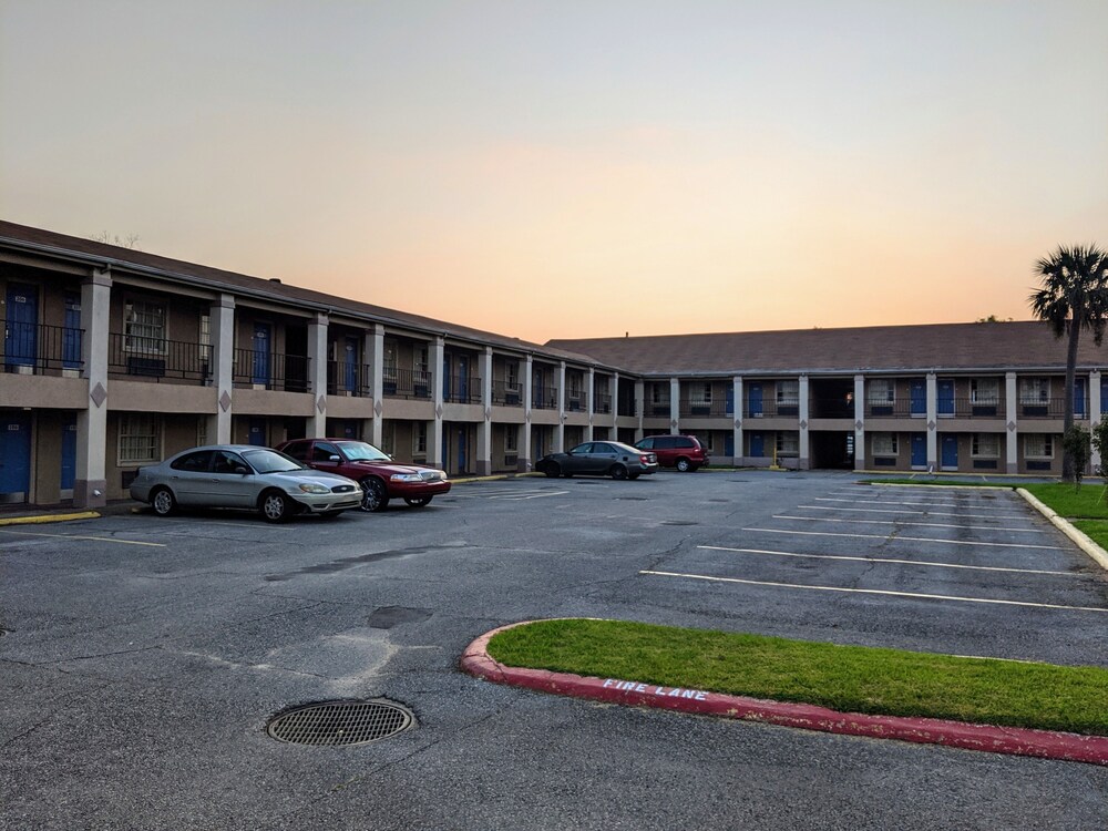 Lake Houma Inn - photo 30