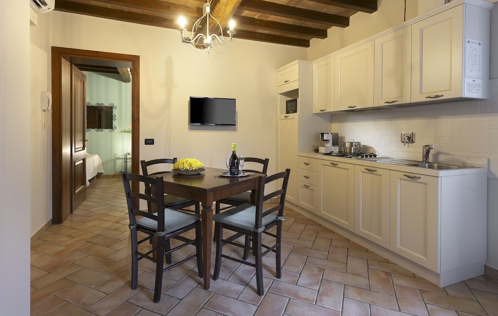 Agriturismo Il Brugnolo — 4-Star Luxury Hotel in Scandiano, Italy