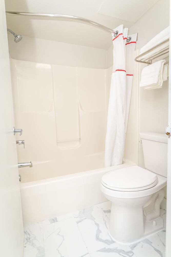 Philadelphia Suites at Airport An Extended Stay Hotel - photo 24