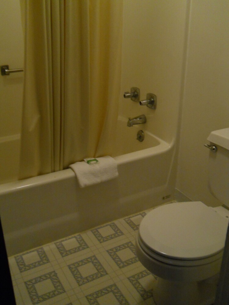 Value Inn Milwaukee Airport South - photo 19