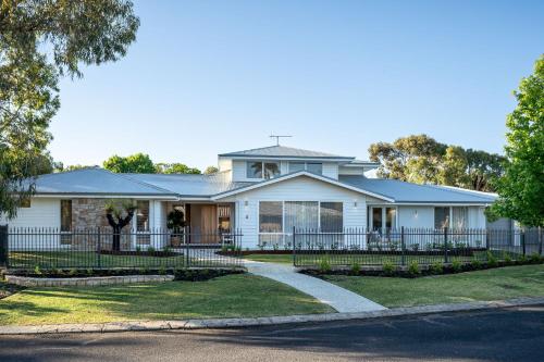 Fastnet I Private Properties in Dunsborough, Australia