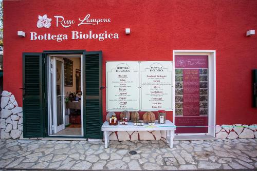 Agriturismo RossoLampone — 4-Star Luxury Hotel in Gerano, Italy
