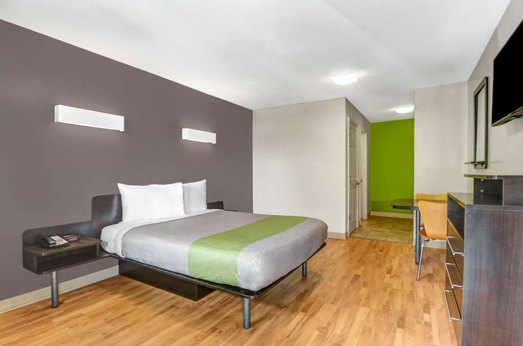 Studio 6 Extended Stay Atlanta GA Chamblee - photo 8