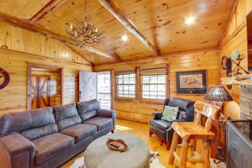 The Deer Cabin Peaceful Refuge In East Texas 17952711 — Thousand Palms