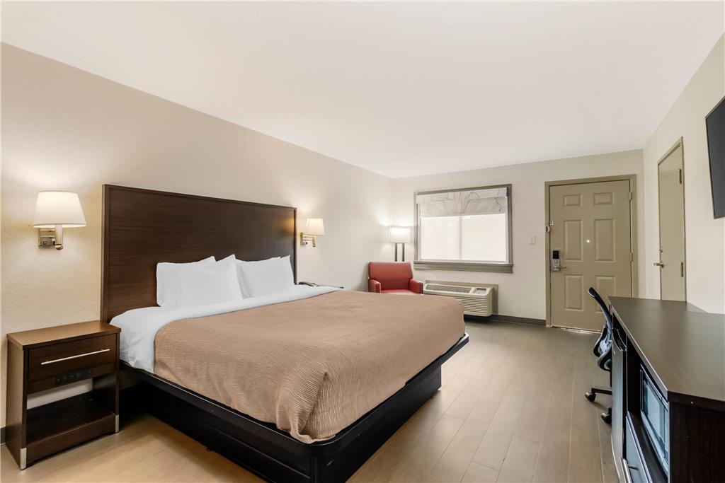 Quality Inn & Suites I 10 near Fiesta Texas - photo 20