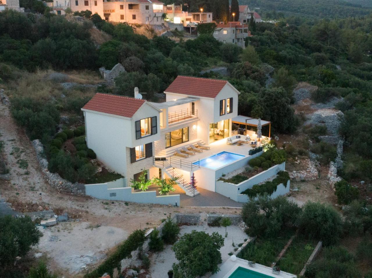 Villa Andora — 4-Star Luxury Hotel in Selca, Croatia
