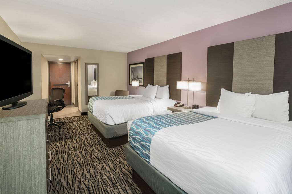 La Quinta Inn & Suites by Wyndham Clarksville - photo 15