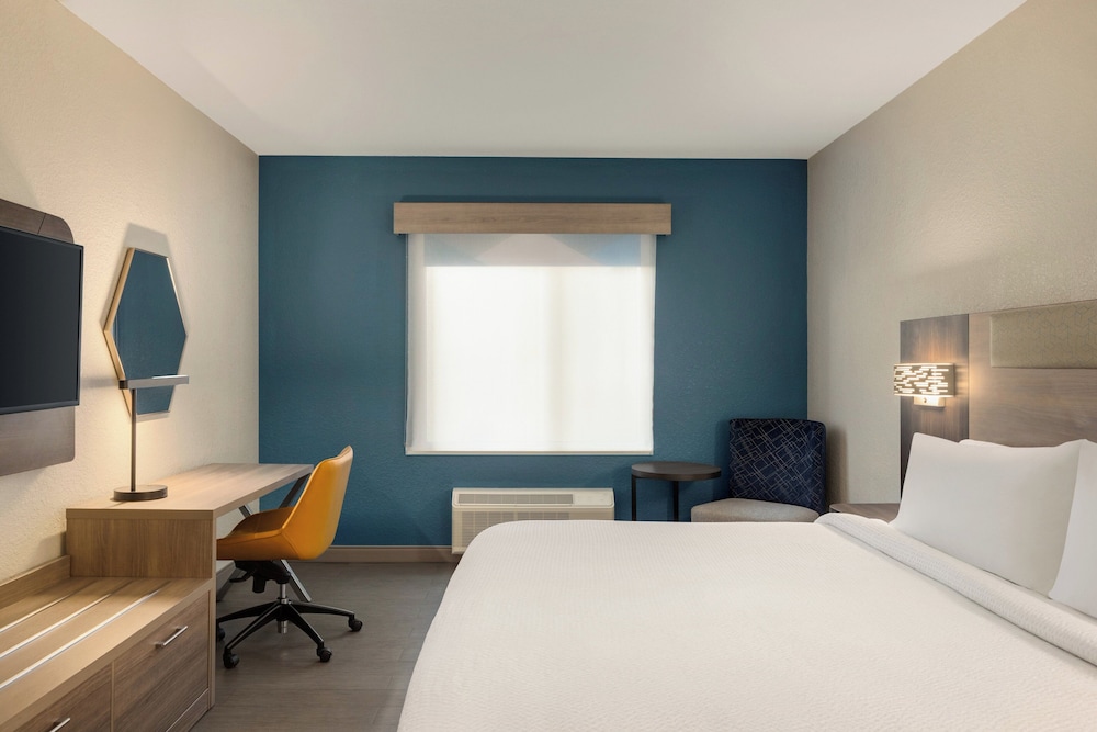 Holiday Inn Express & Suites Fort Lauderdale Airport South by IHG - photo 11