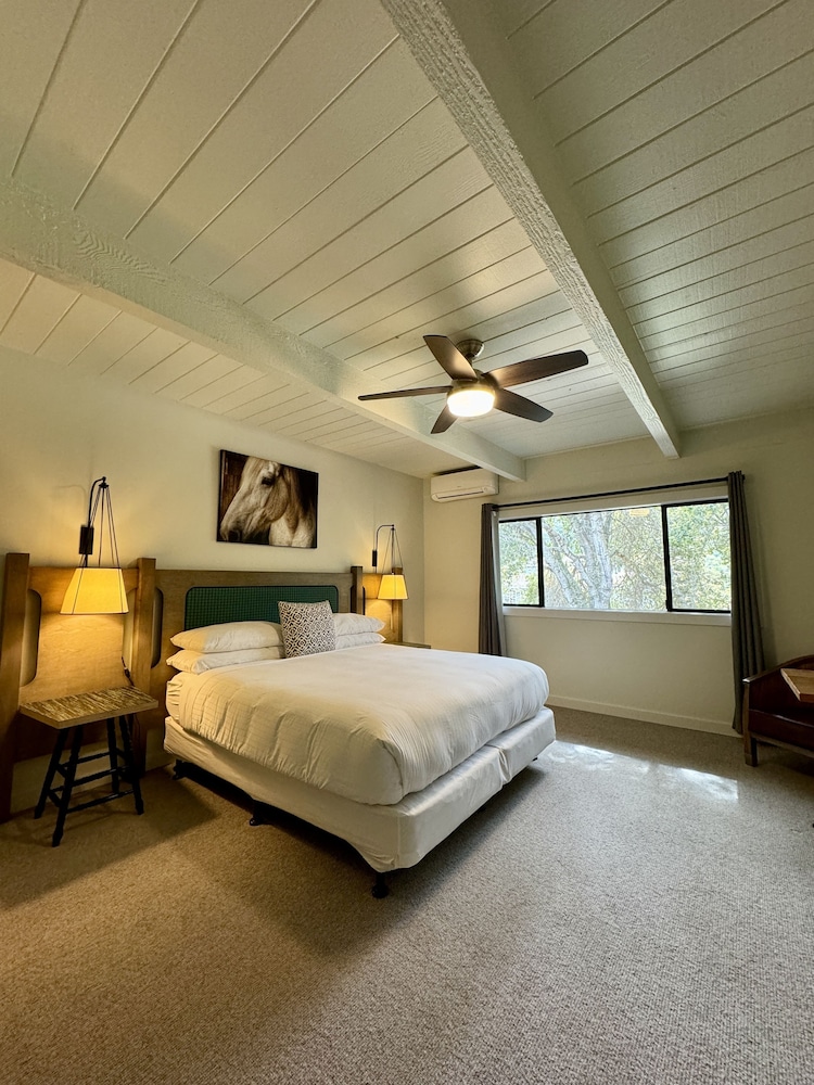 Hidden Valley Inn — Carmel Valley Village — photo 5
