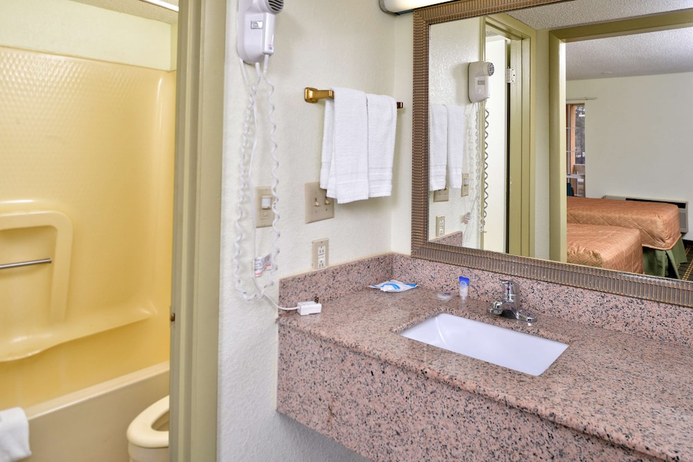 Americas Best Value Inn Anderson SC - photo 13