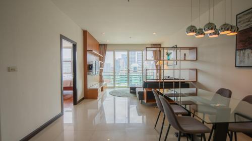 Prime 11 High Floor Over Pool 2 Br 2 Balcony