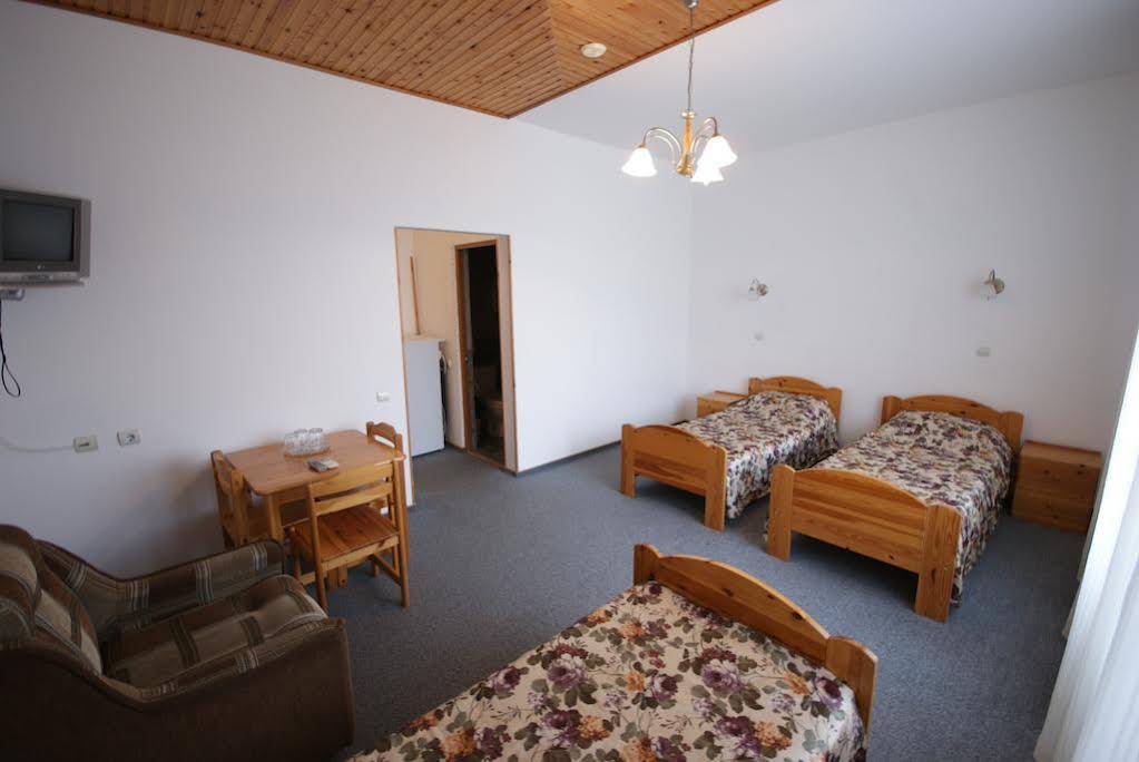 Albatros - carbon neutral hotel in Vardane