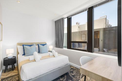 Stylish City Escape at Foreshore Place