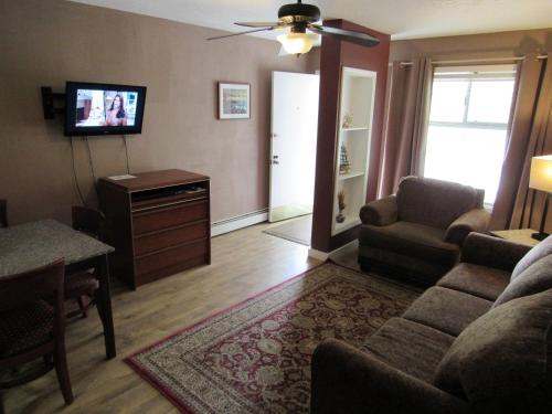 Captain Cook Inn - photo 4