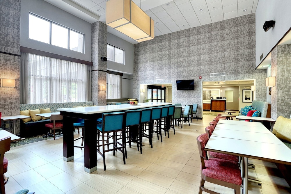 Hampton Inn & Suites Parsippany North - photo 3