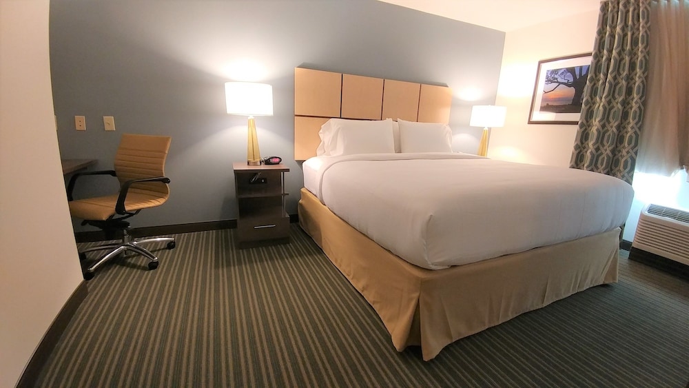 Candlewood Suites Pensacola University Area an IHG Hotel - photo 2