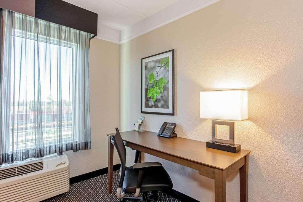La Quinta Inn & Suites by Wyndham Panama City - photo 19