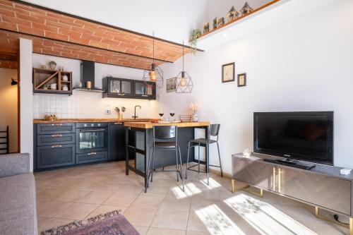 Rustic&Chic Loft by Pleiades Home — 4-Star Luxury Hotel in Cecina, Italy
