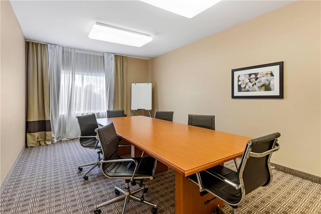 Comfort Inn & Suites East Moline near I 80 - photo 37