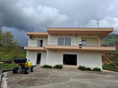 Delvilla - carbon neutral hotel in Delvine