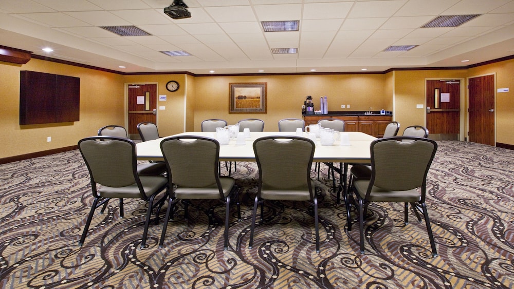 Holiday Inn Express and Suites Sioux Falls SW by IHG - photo 30